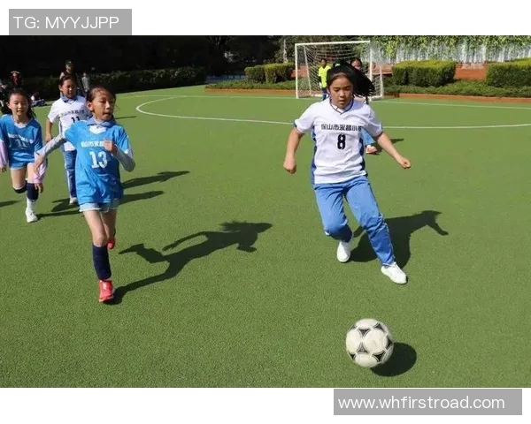 足球明星挥洒青春激情的背影瞬间展现力量与魅力